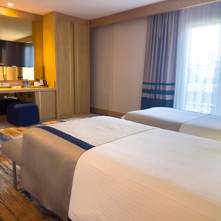Days Inn By Wyndham Istanbul Bomonti מראה חיצוני תמונה