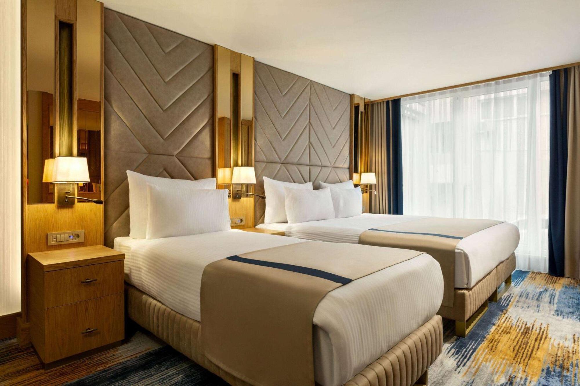 Days Inn By Wyndham Istanbul Bomonti מראה חיצוני תמונה