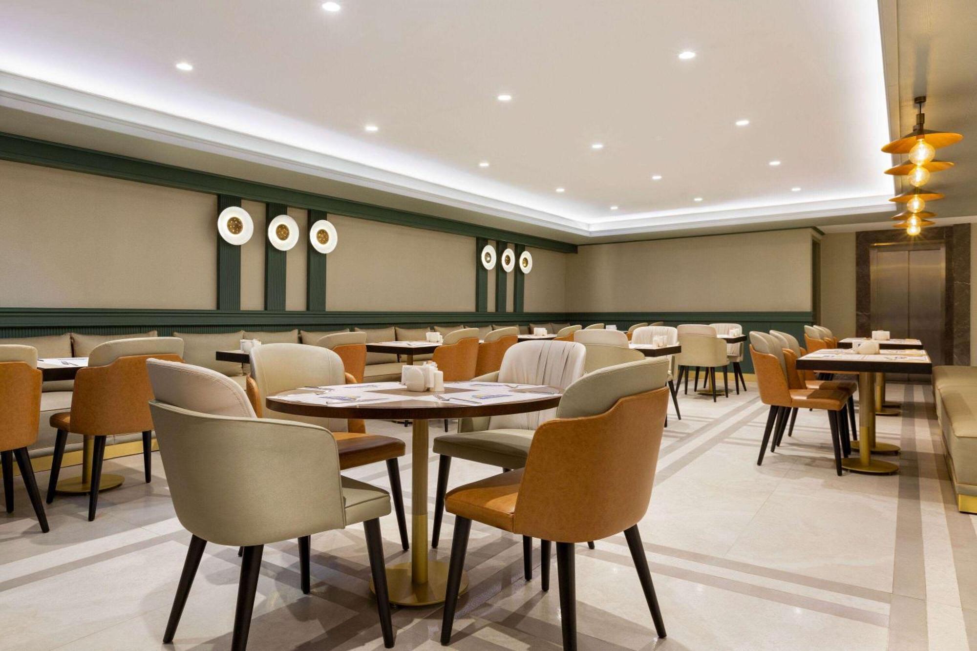 Days Inn By Wyndham Istanbul Bomonti מראה חיצוני תמונה