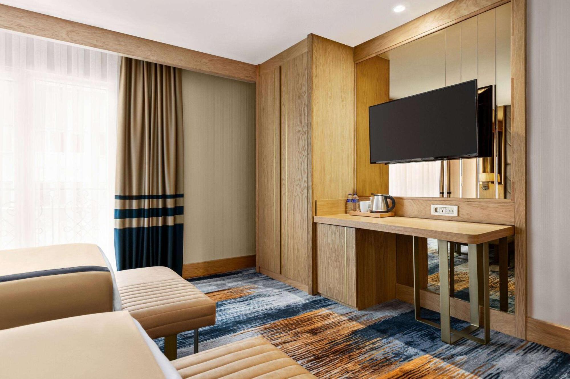 Days Inn By Wyndham Istanbul Bomonti מראה חיצוני תמונה