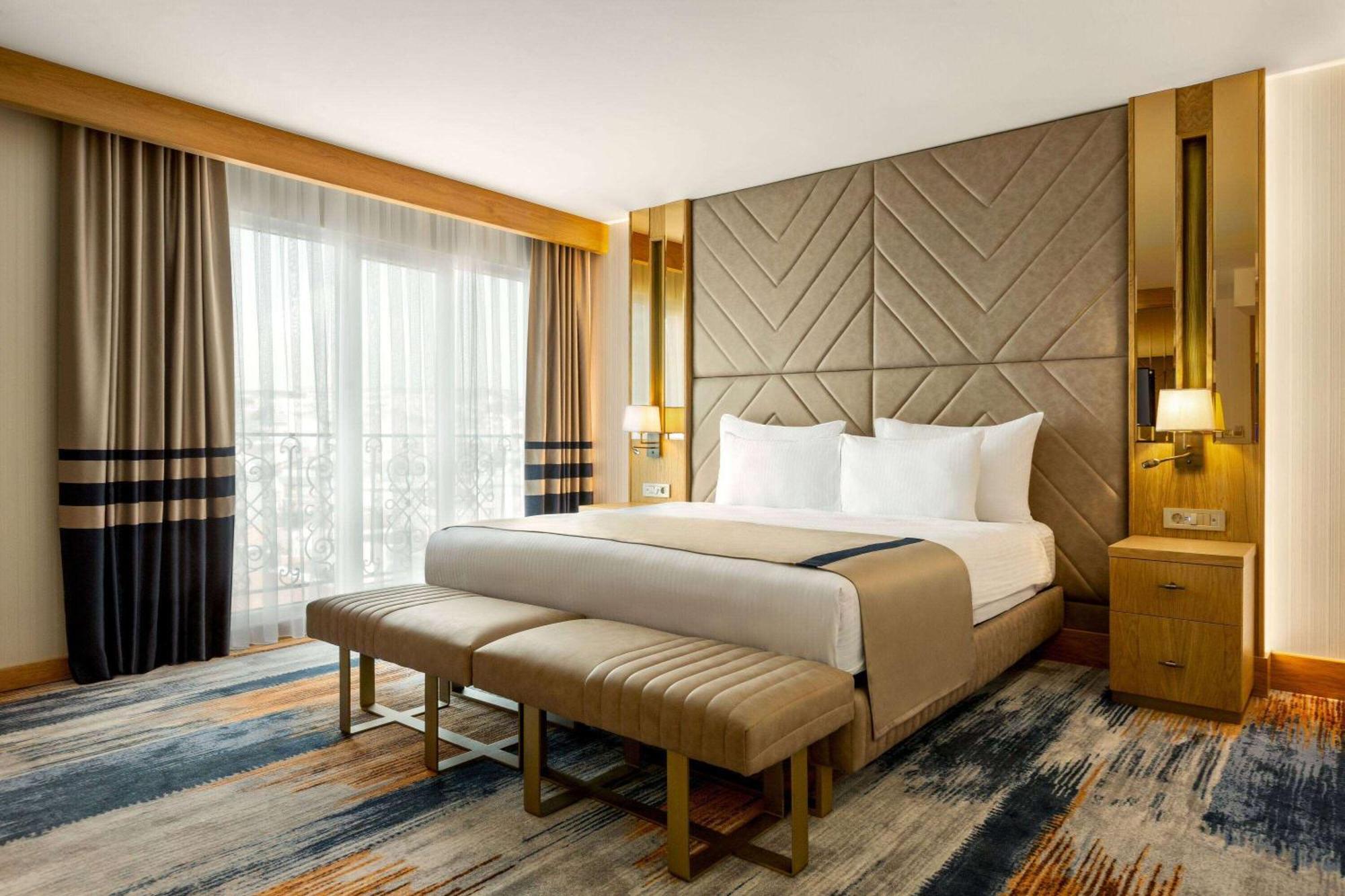 Days Inn By Wyndham Istanbul Bomonti מראה חיצוני תמונה