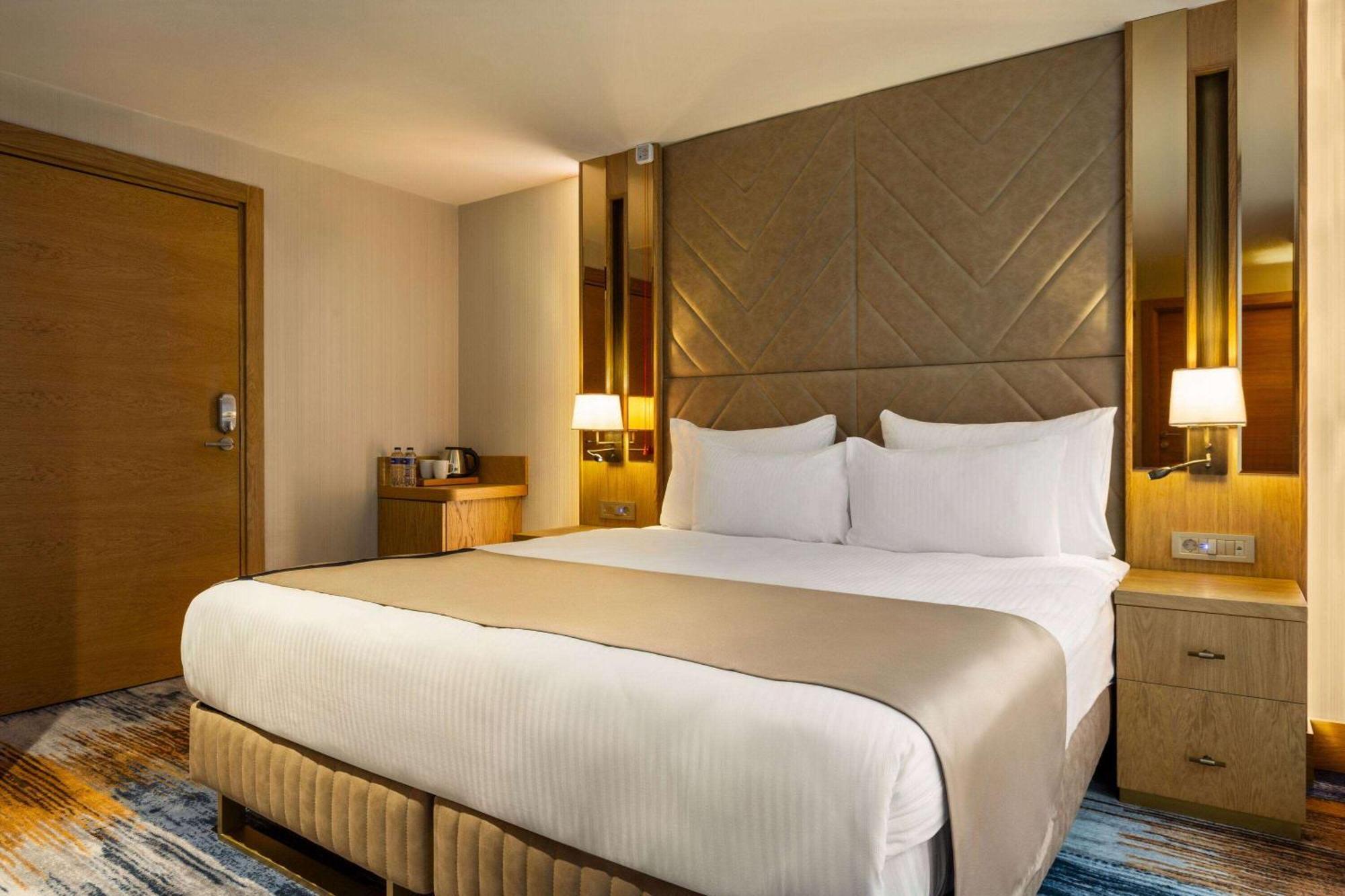 Days Inn By Wyndham Istanbul Bomonti מראה חיצוני תמונה
