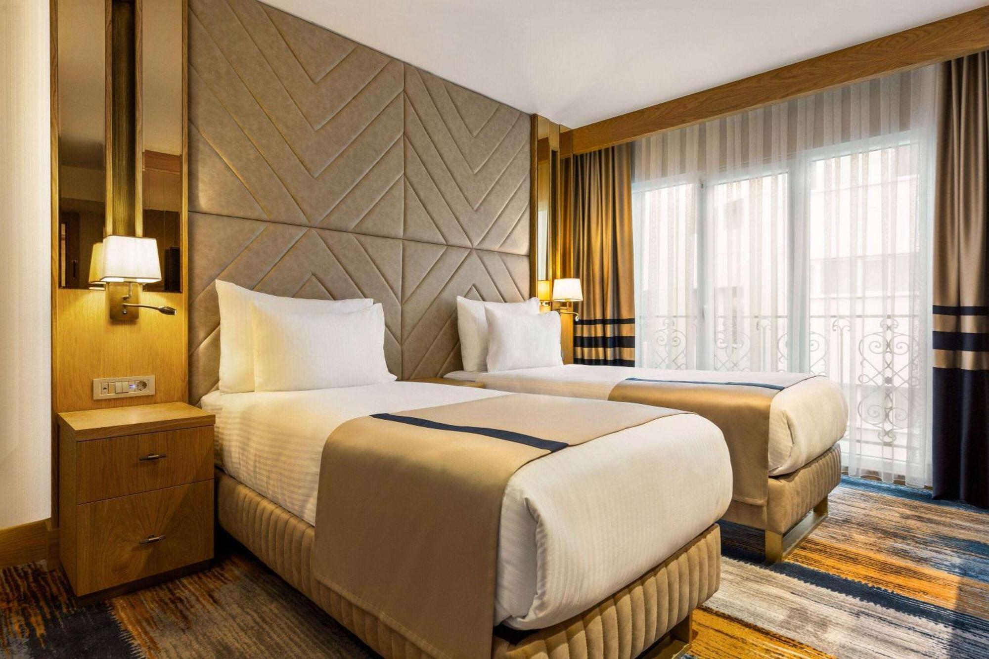 Days Inn By Wyndham Istanbul Bomonti מראה חיצוני תמונה