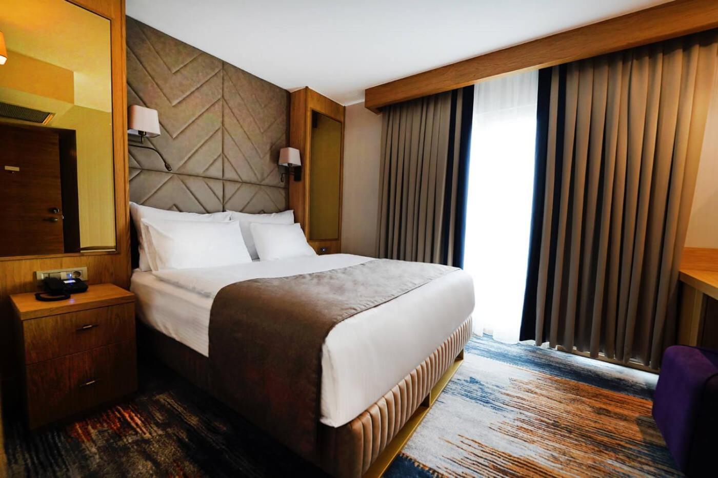 Days Inn By Wyndham Istanbul Bomonti מראה חיצוני תמונה