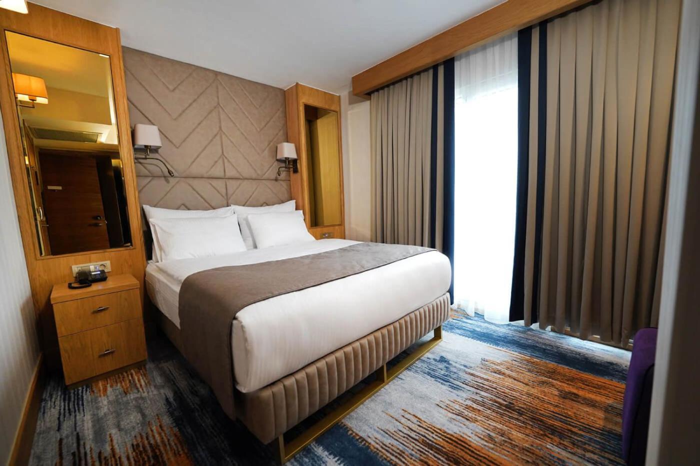 Days Inn By Wyndham Istanbul Bomonti מראה חיצוני תמונה