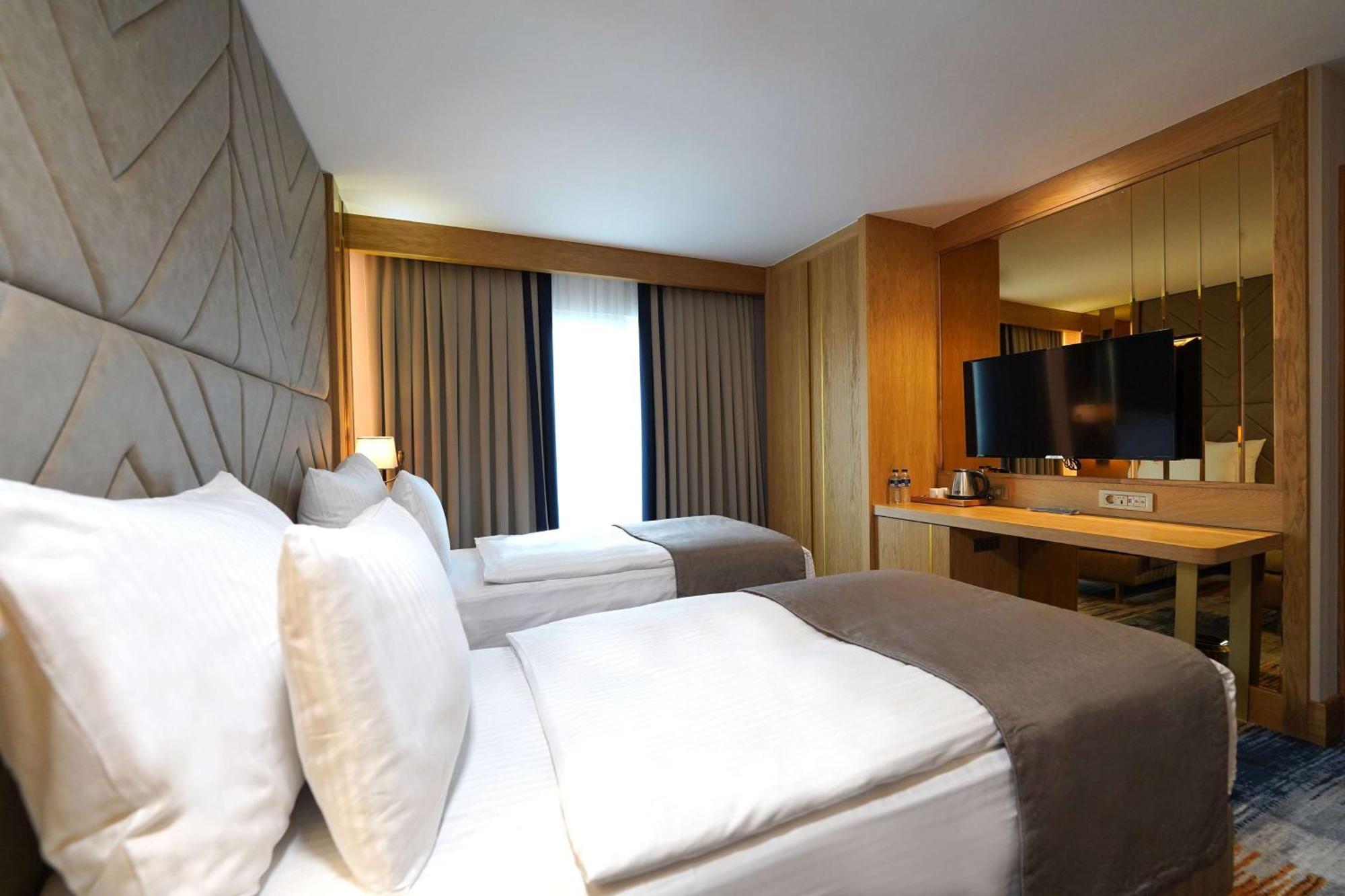 Days Inn By Wyndham Istanbul Bomonti מראה חיצוני תמונה