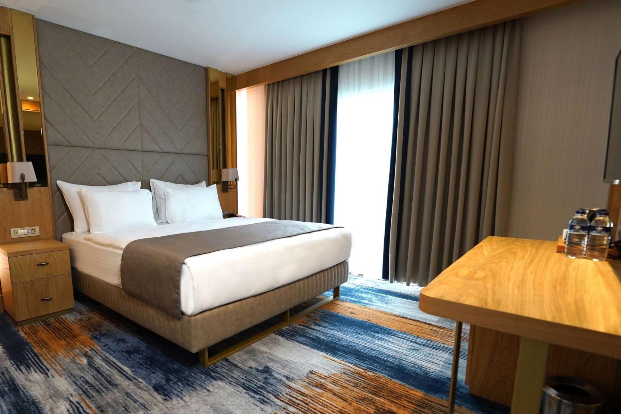 Days Inn By Wyndham Istanbul Bomonti מראה חיצוני תמונה