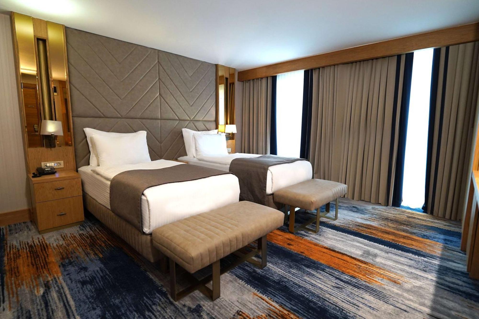 Days Inn By Wyndham Istanbul Bomonti מראה חיצוני תמונה