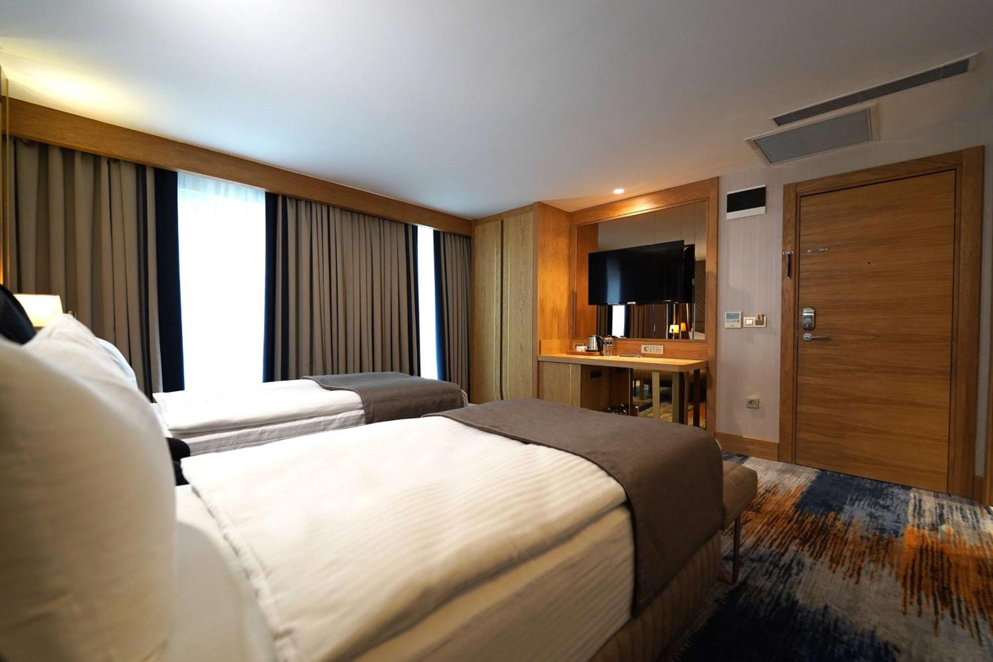 Days Inn By Wyndham Istanbul Bomonti מראה חיצוני תמונה