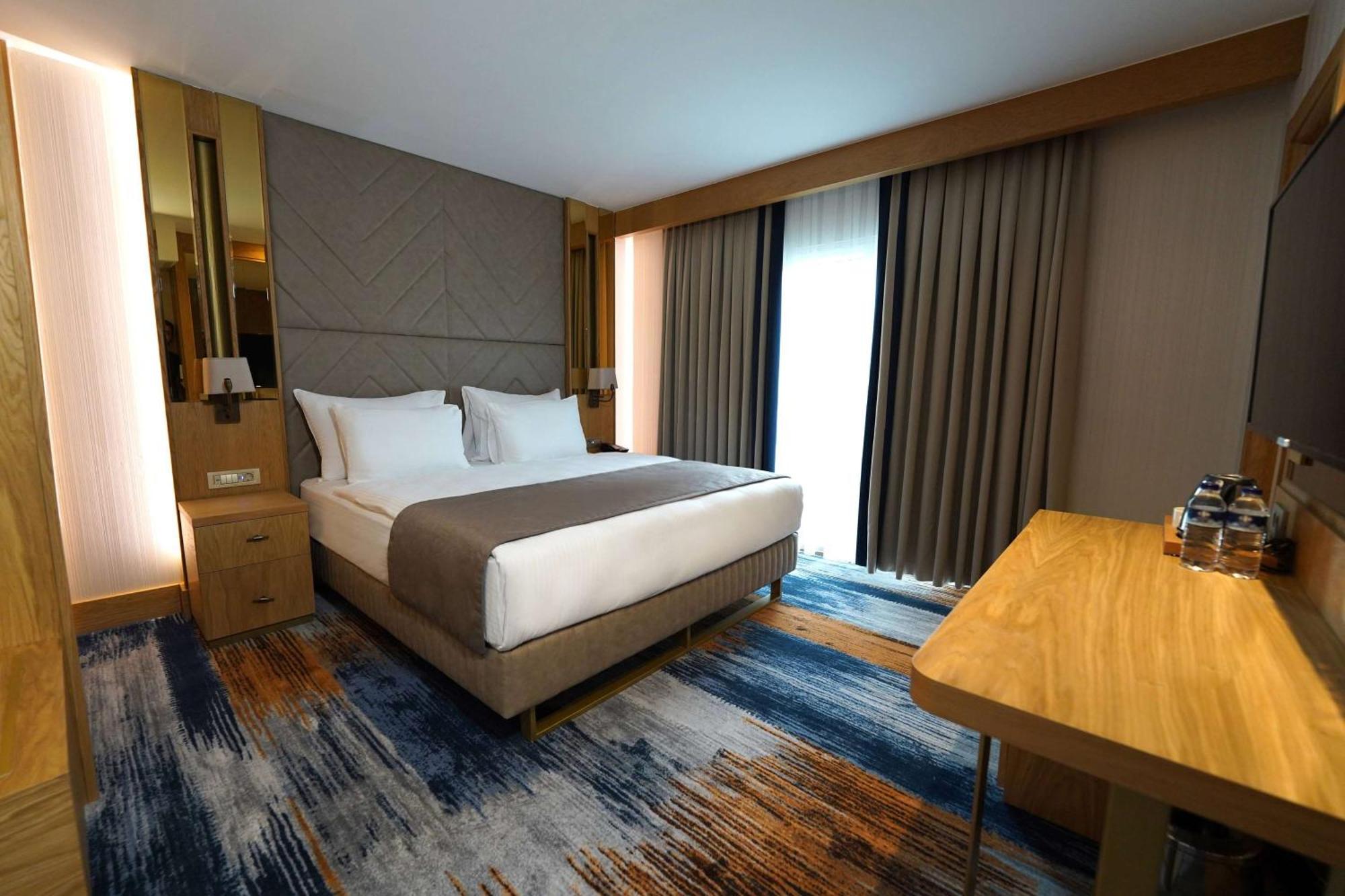 Days Inn By Wyndham Istanbul Bomonti מראה חיצוני תמונה