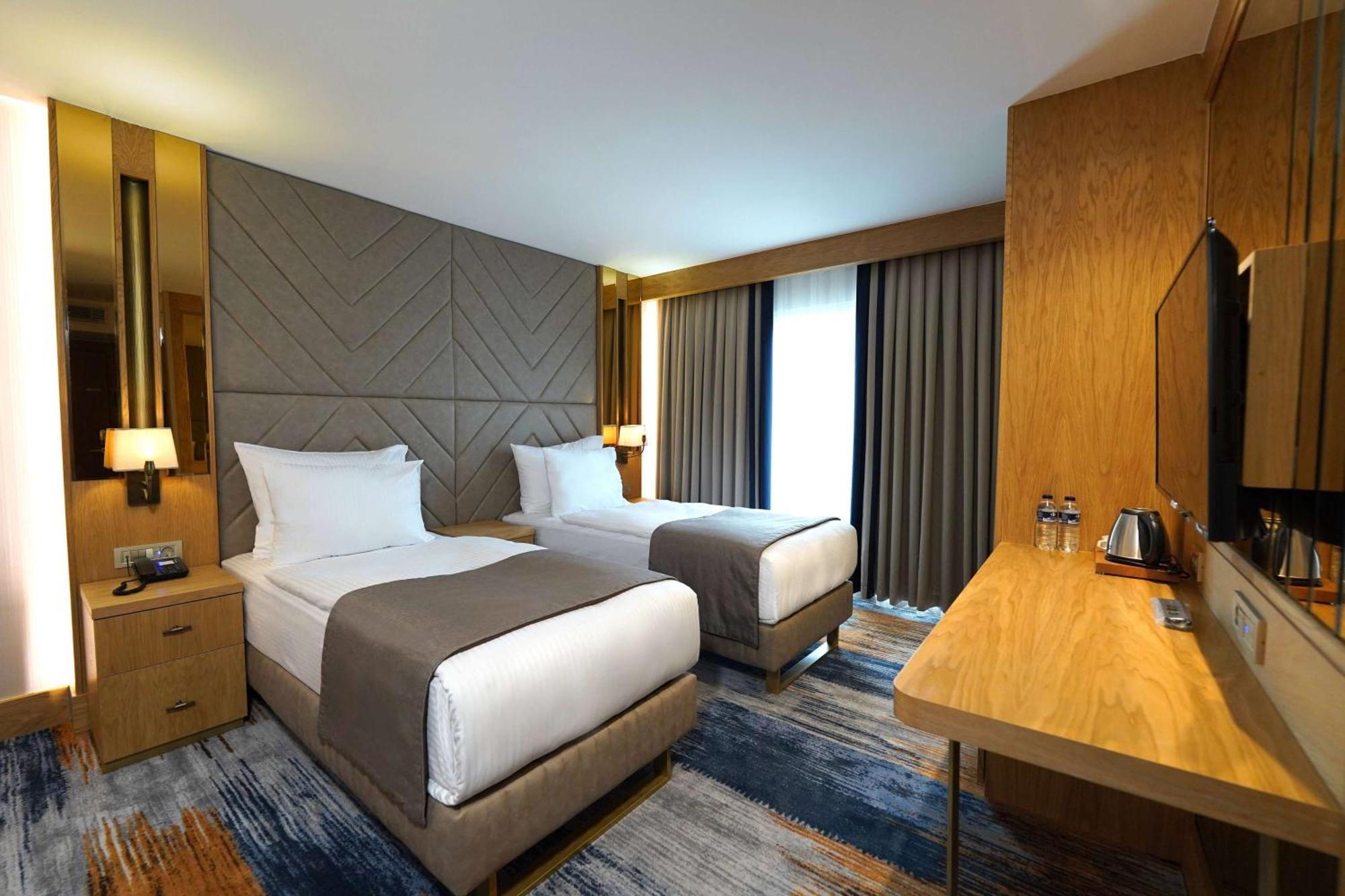 Days Inn By Wyndham Istanbul Bomonti מראה חיצוני תמונה
