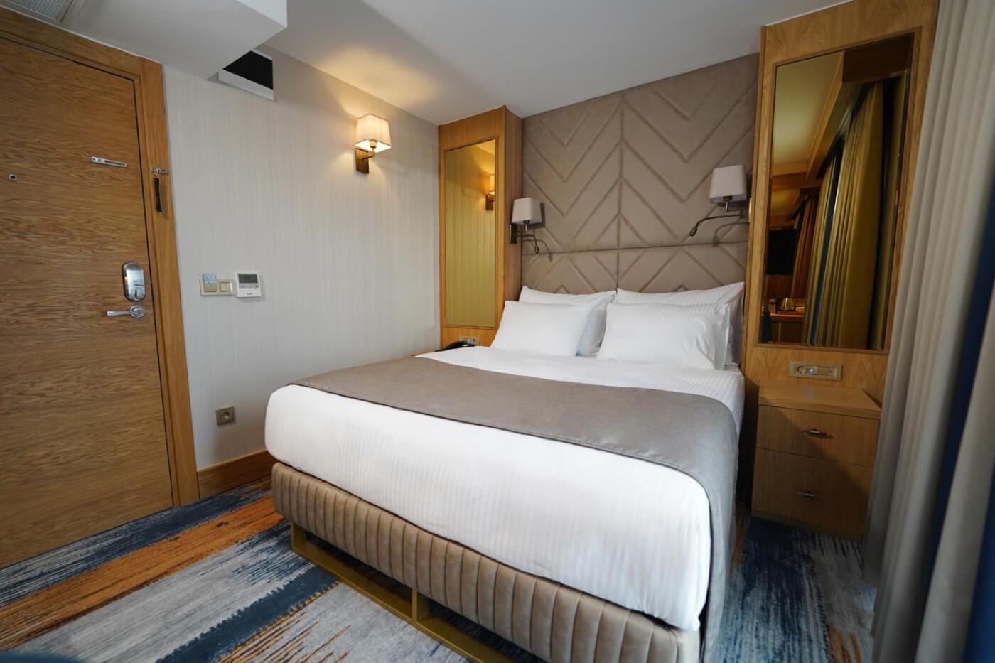 Days Inn By Wyndham Istanbul Bomonti מראה חיצוני תמונה