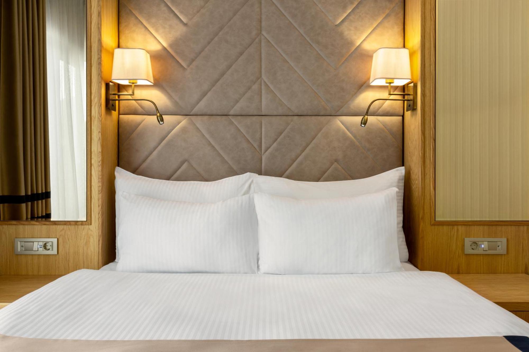 Days Inn By Wyndham Istanbul Bomonti מראה חיצוני תמונה