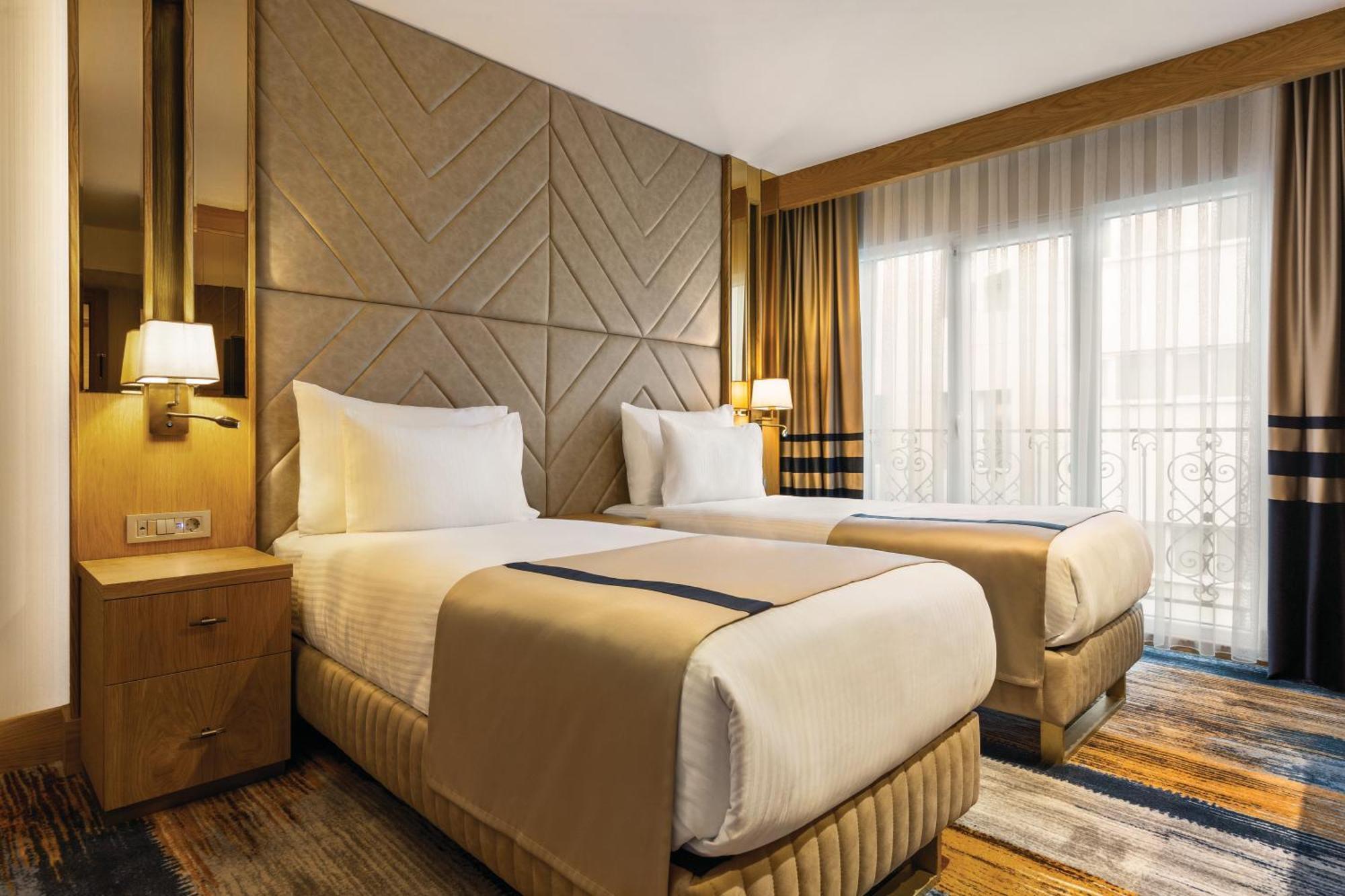 Days Inn By Wyndham Istanbul Bomonti מראה חיצוני תמונה