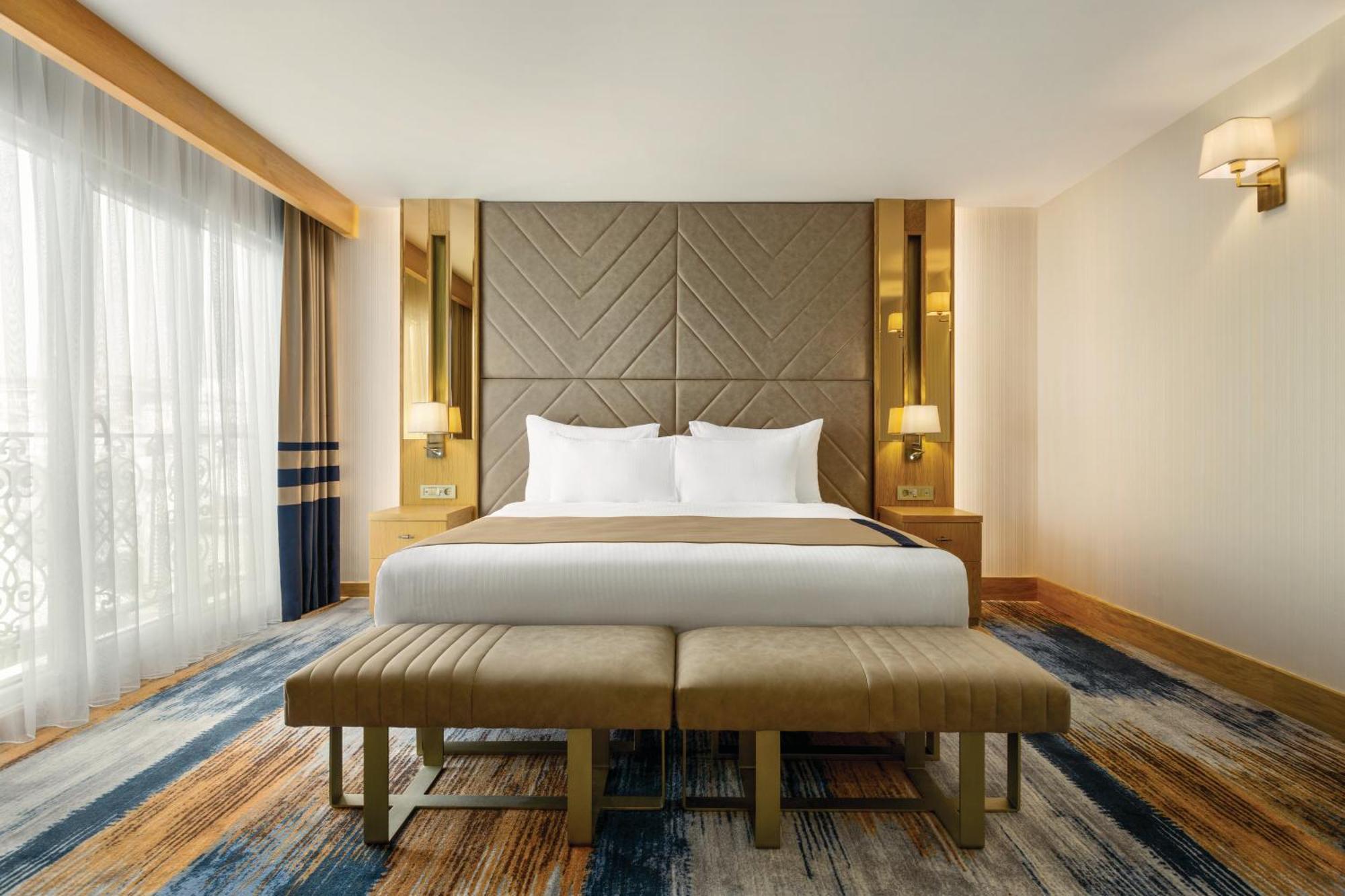 Days Inn By Wyndham Istanbul Bomonti מראה חיצוני תמונה