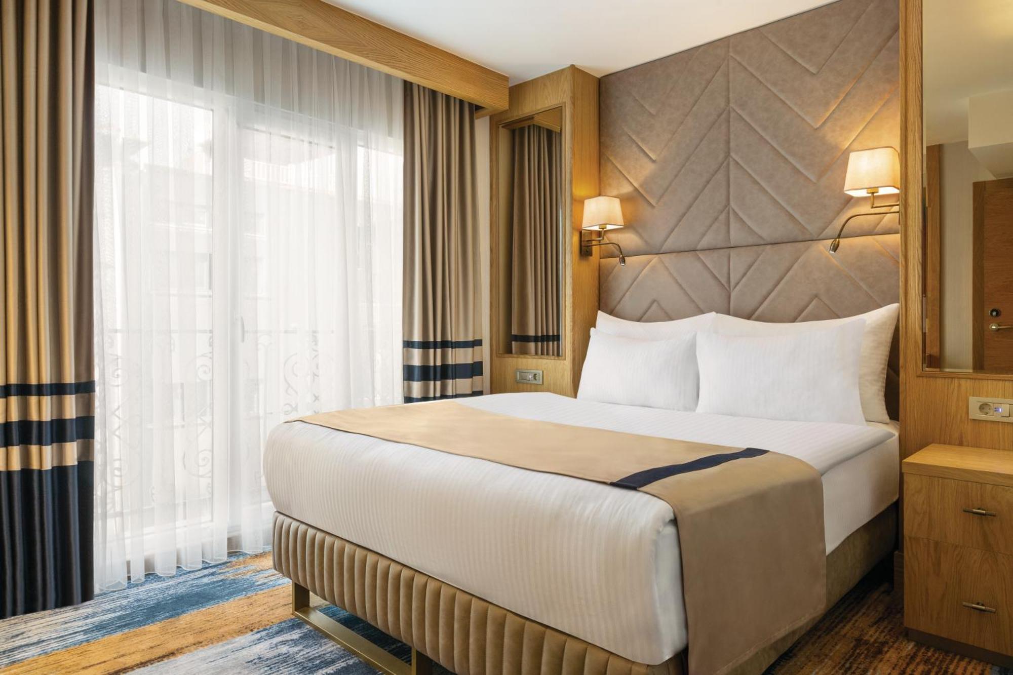 Days Inn By Wyndham Istanbul Bomonti מראה חיצוני תמונה
