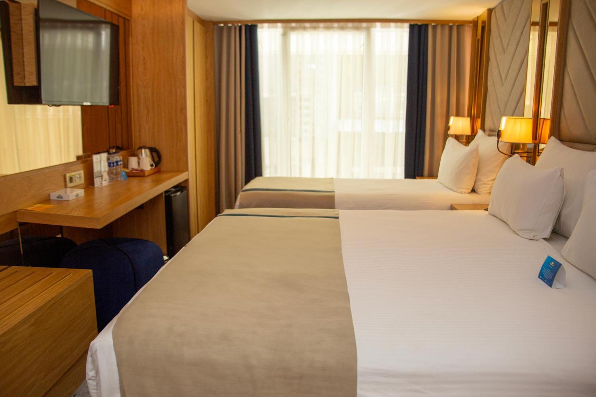 Days Inn By Wyndham Istanbul Bomonti מראה חיצוני תמונה