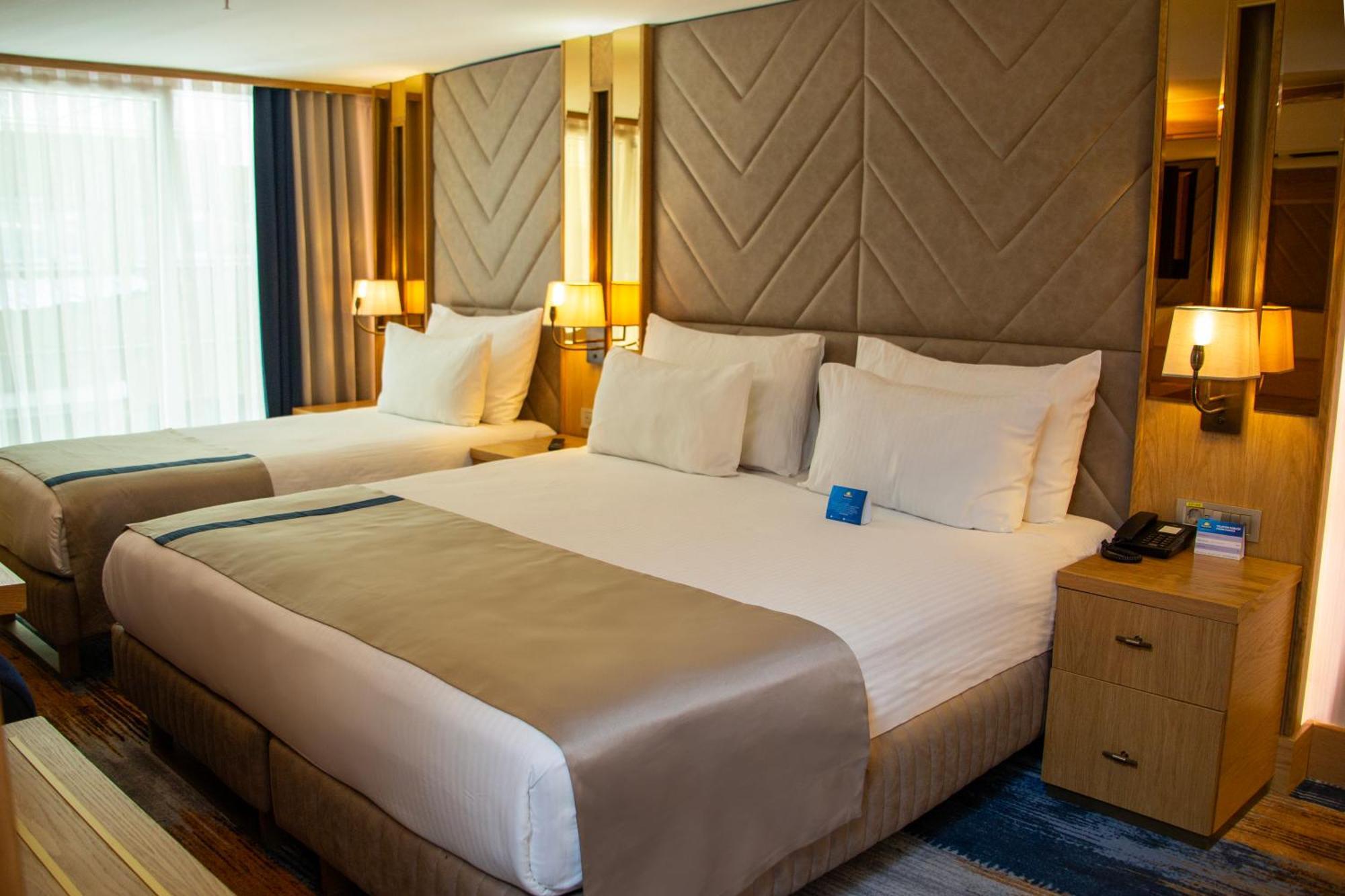 Days Inn By Wyndham Istanbul Bomonti מראה חיצוני תמונה