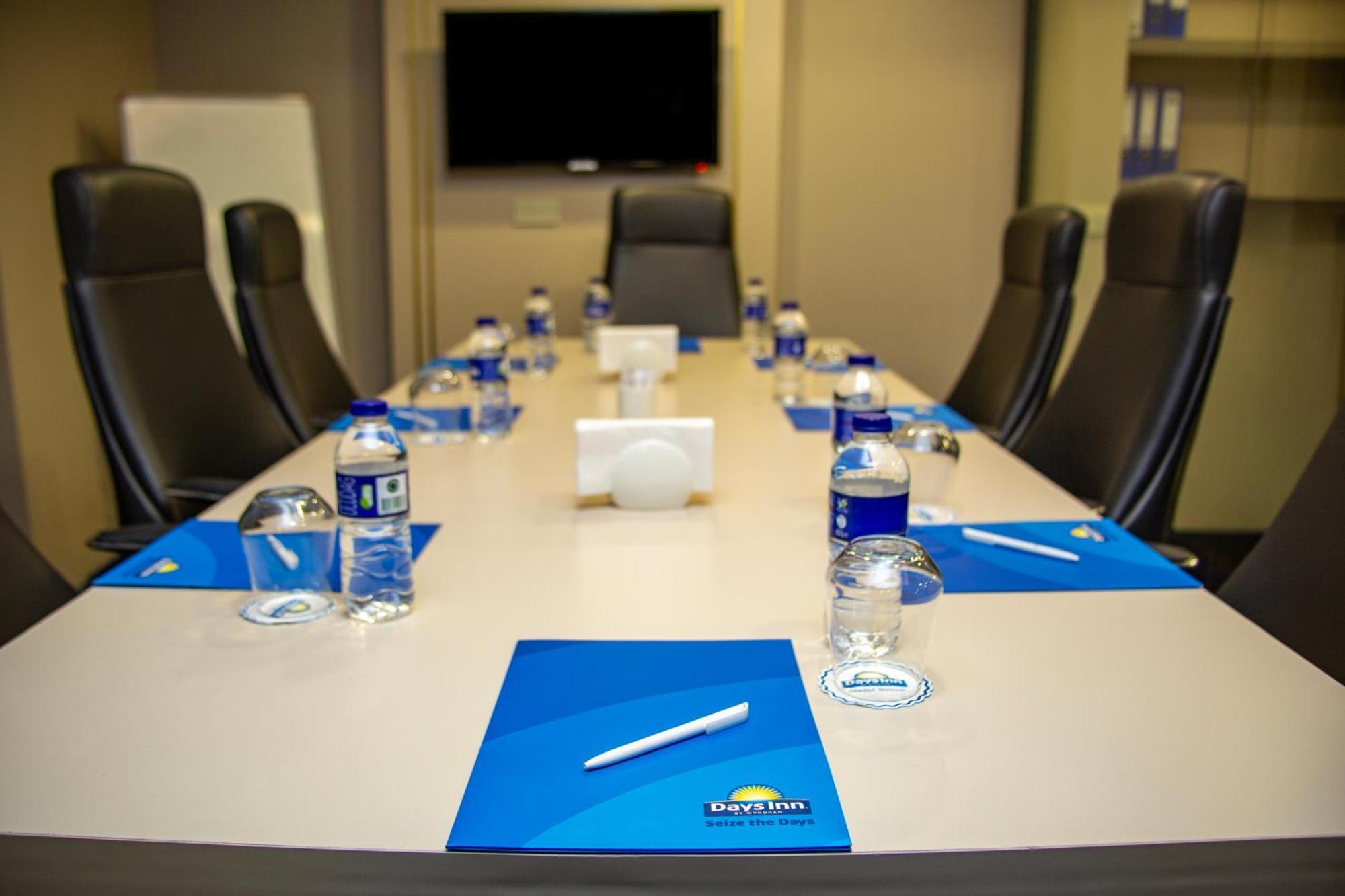 Days Inn By Wyndham Istanbul Bomonti מראה חיצוני תמונה