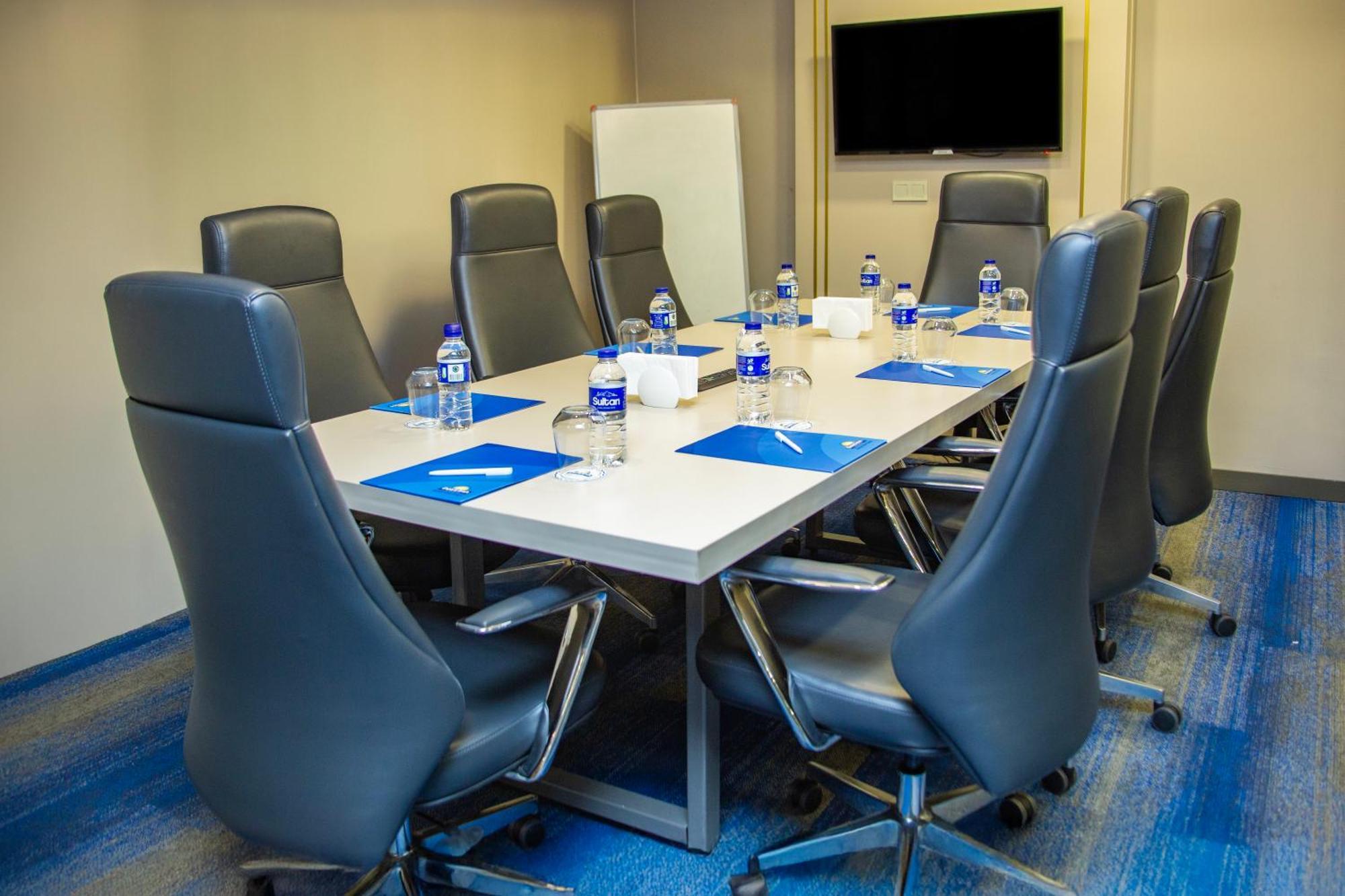 Days Inn By Wyndham Istanbul Bomonti מראה חיצוני תמונה